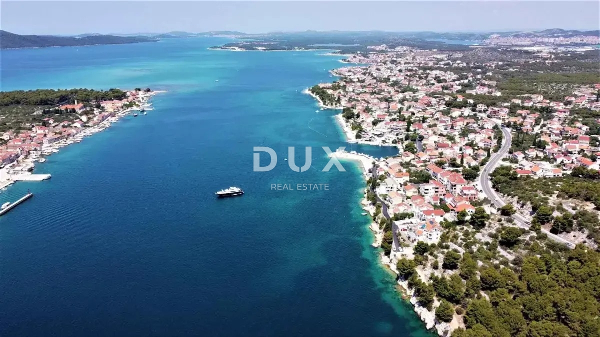 SEBENICO, BRODARICA – TERRENO EDIFICABILE 1040 m², 550 m DAL MARE – IDEALE PER LA COSTRUZIONE DI UN EDIFICIO RESIDENZIALE!