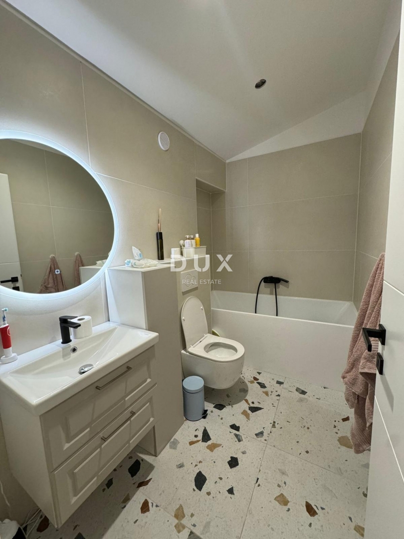 RIJEKA, KOSTRENA - casa moderna con vista panoramica, garage e spazio commerciale, a 500 m dal mare