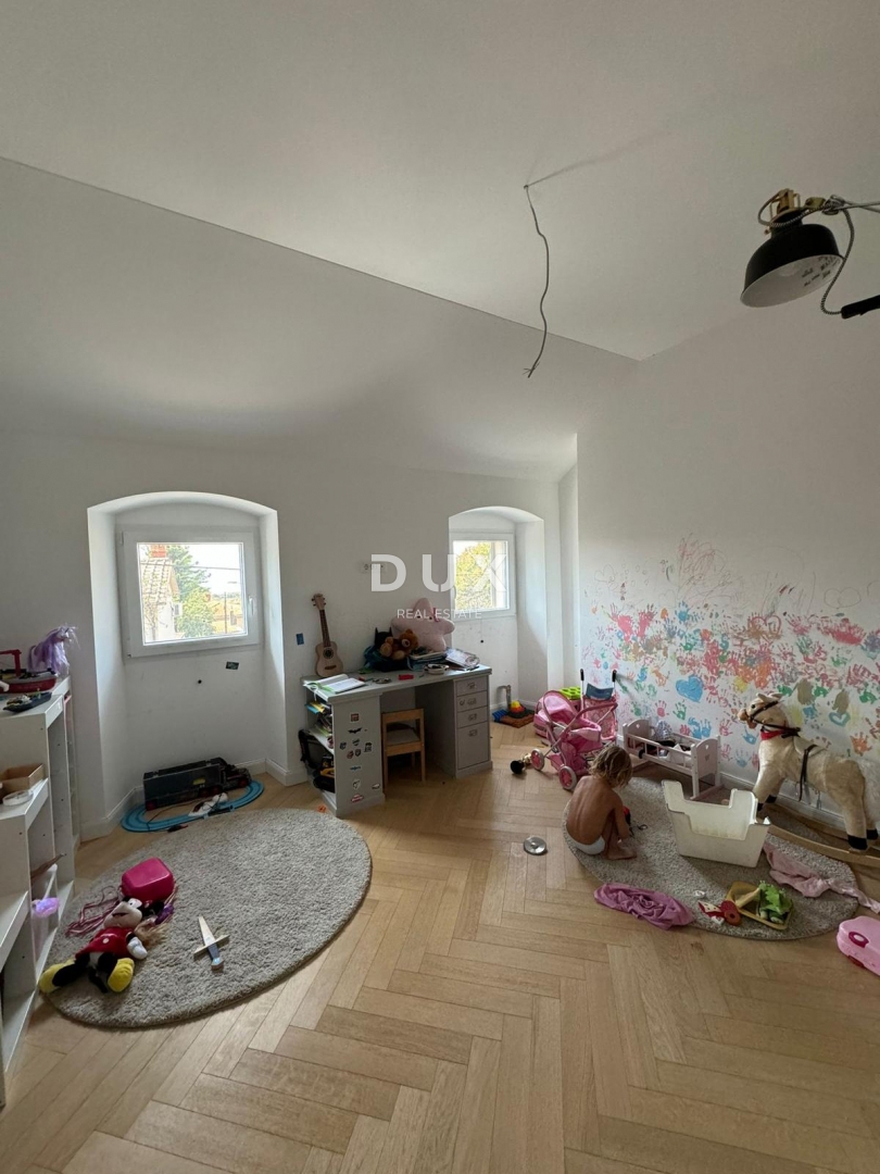 RIJEKA, KOSTRENA - casa moderna con vista panoramica, garage e spazio commerciale, a 500 m dal mare