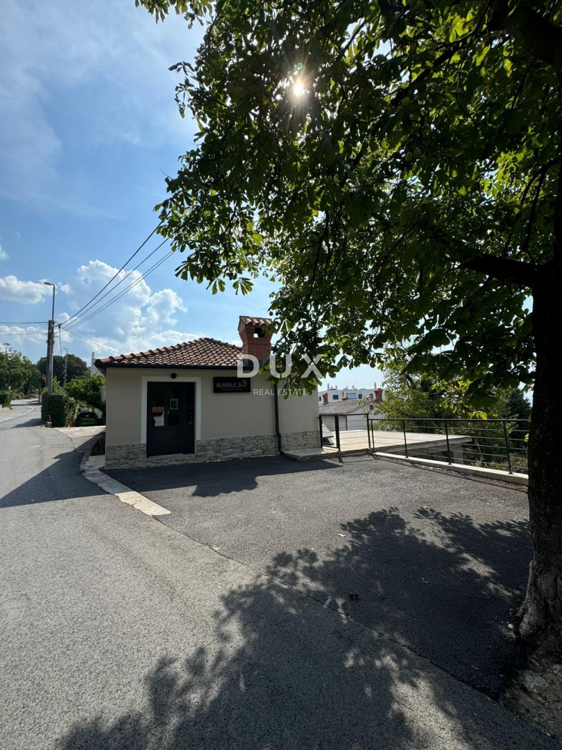 RIJEKA, KOSTRENA - casa moderna con vista panoramica, garage e spazio commerciale, a 500 m dal mare