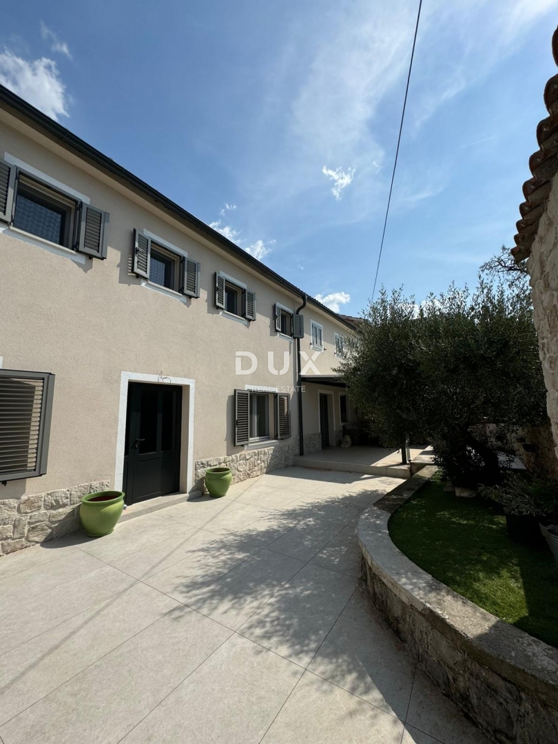 RIJEKA, KOSTRENA - casa moderna con vista panoramica, garage e spazio commerciale, a 500 m dal mare