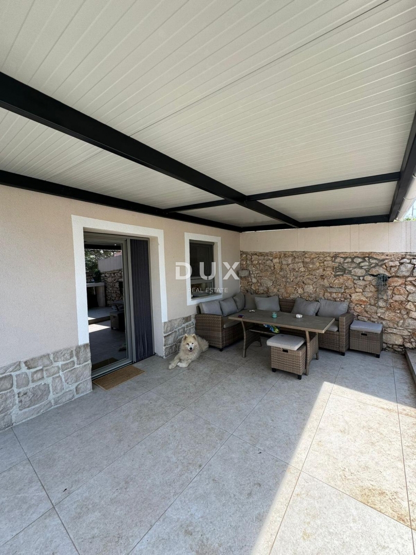 RIJEKA, KOSTRENA - casa moderna con vista panoramica, garage e spazio commerciale, a 500 m dal mare