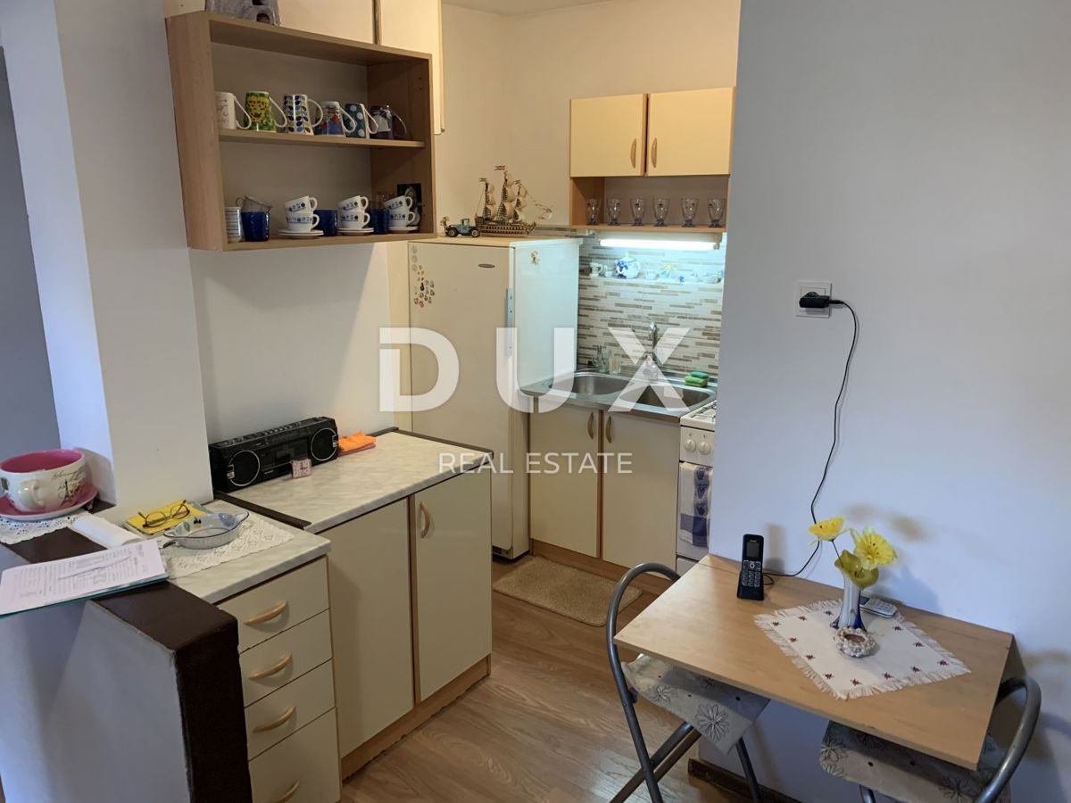 RIJEKA, SRDOČI, CENTRO - casa indipendente con 3 appartamenti + edificio ausiliario + giardino! OPPORTUNITÀ! URGENTE!