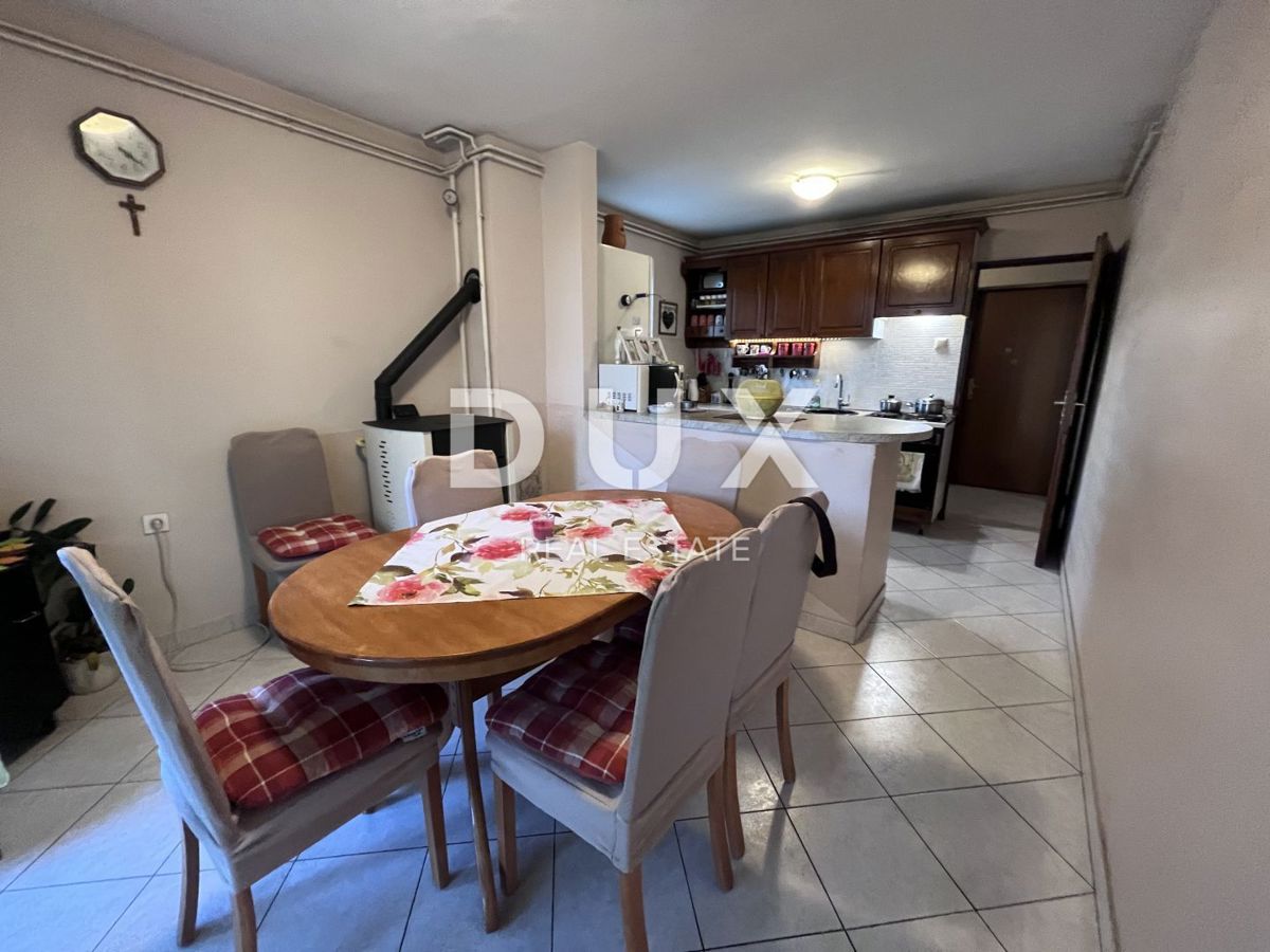 RIJEKA, SRDOČI, CENTRO - casa indipendente con 3 appartamenti + edificio ausiliario + giardino! OPPORTUNITÀ! URGENTE!