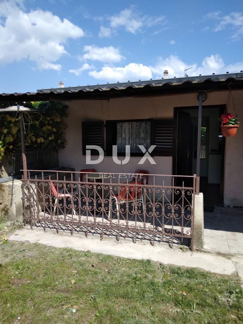 RIJEKA, SRDOČI, CENTRO - casa indipendente con 3 appartamenti + edificio ausiliario + giardino! OPPORTUNITÀ! URGENTE!