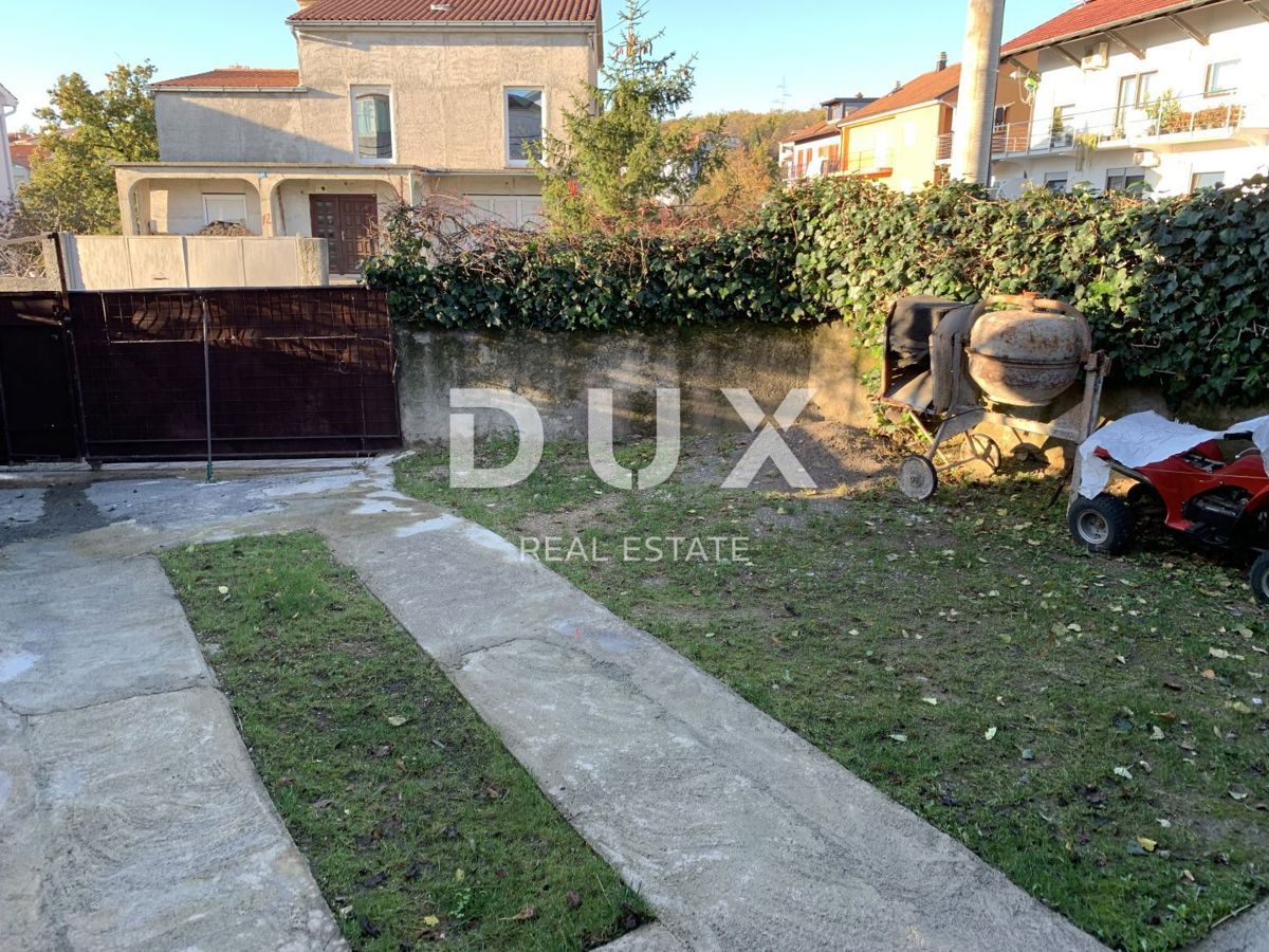 RIJEKA, SRDOČI, CENTRO - casa indipendente con 3 appartamenti + edificio ausiliario + giardino! OPPORTUNITÀ! URGENTE!