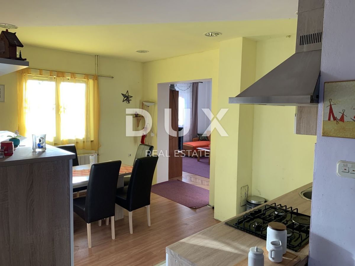 RIJEKA, SRDOČI, CENTRO - casa indipendente con 3 appartamenti + edificio ausiliario + giardino! OPPORTUNITÀ! URGENTE!