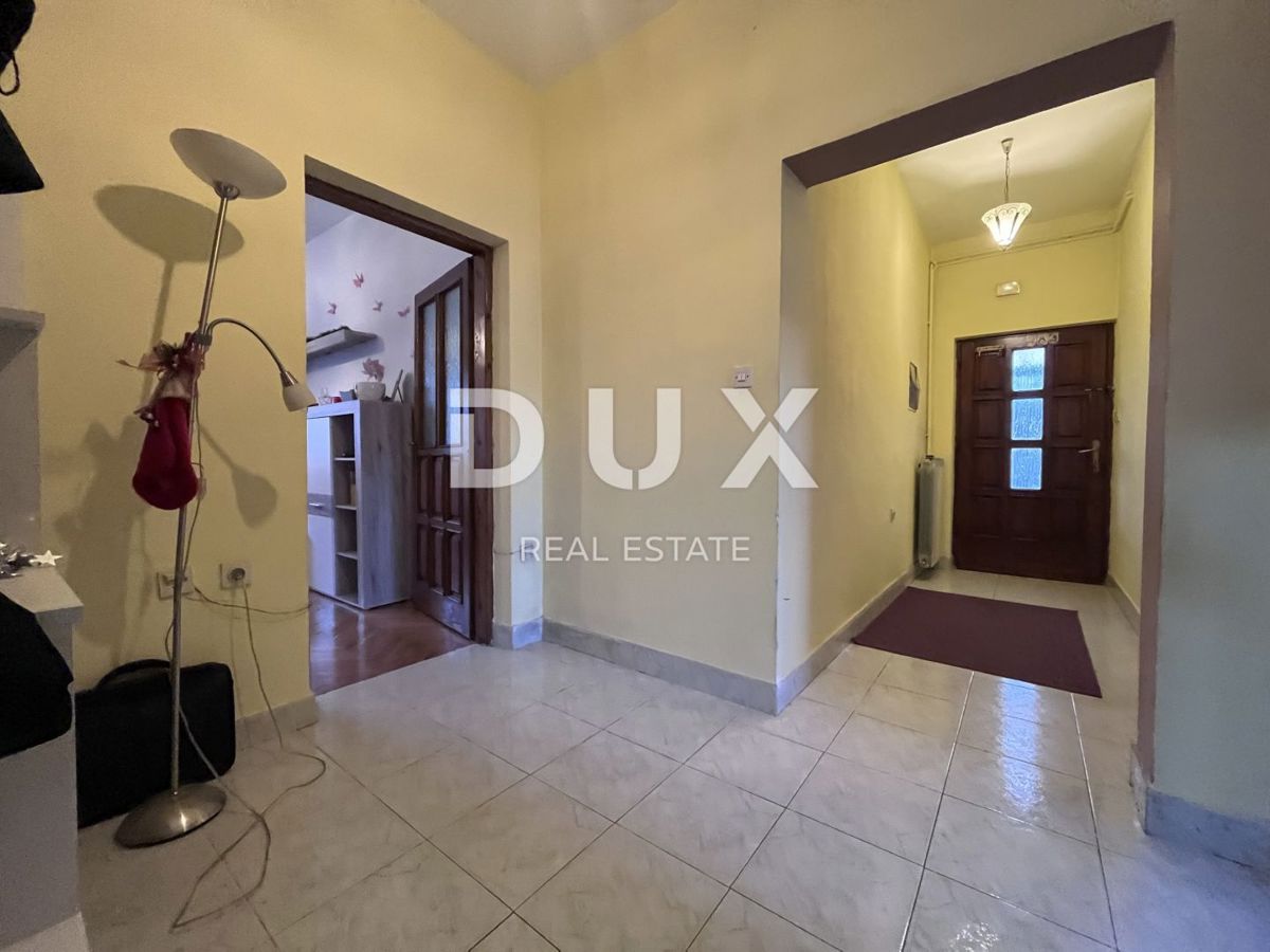 RIJEKA, SRDOČI, CENTRO - casa indipendente con 3 appartamenti + edificio ausiliario + giardino! OPPORTUNITÀ! URGENTE!