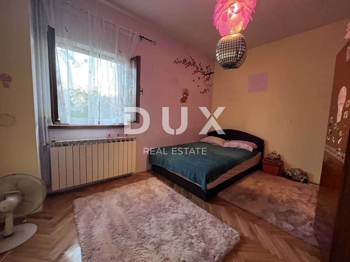 RIJEKA, SRDOČI, CENTRO - casa indipendente con 3 appartamenti + edificio ausiliario + giardino! OPPORTUNITÀ! URGENTE!