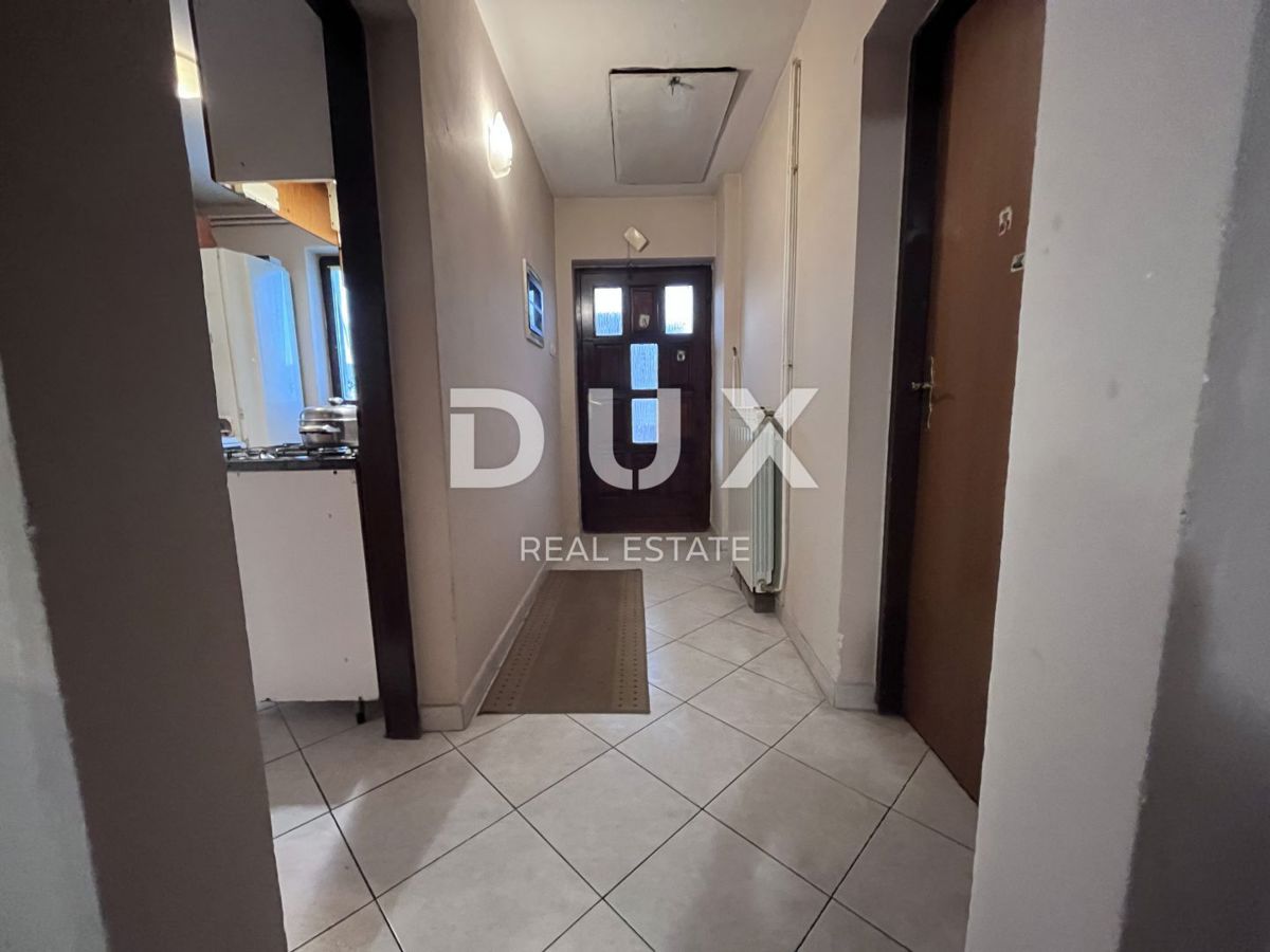 RIJEKA, SRDOČI, CENTRO - casa indipendente con 3 appartamenti + edificio ausiliario + giardino! OPPORTUNITÀ! URGENTE!