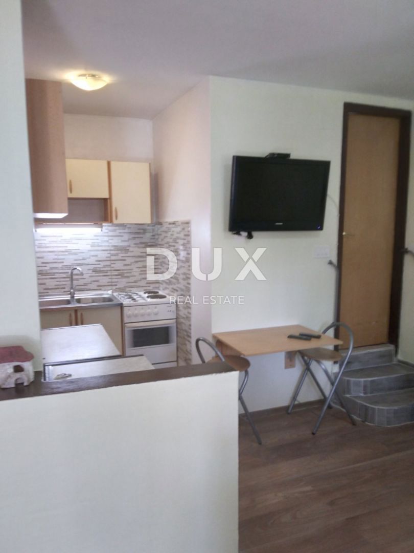 RIJEKA, SRDOČI, CENTRO - casa indipendente con 3 appartamenti + edificio ausiliario + giardino! OPPORTUNITÀ! URGENTE!