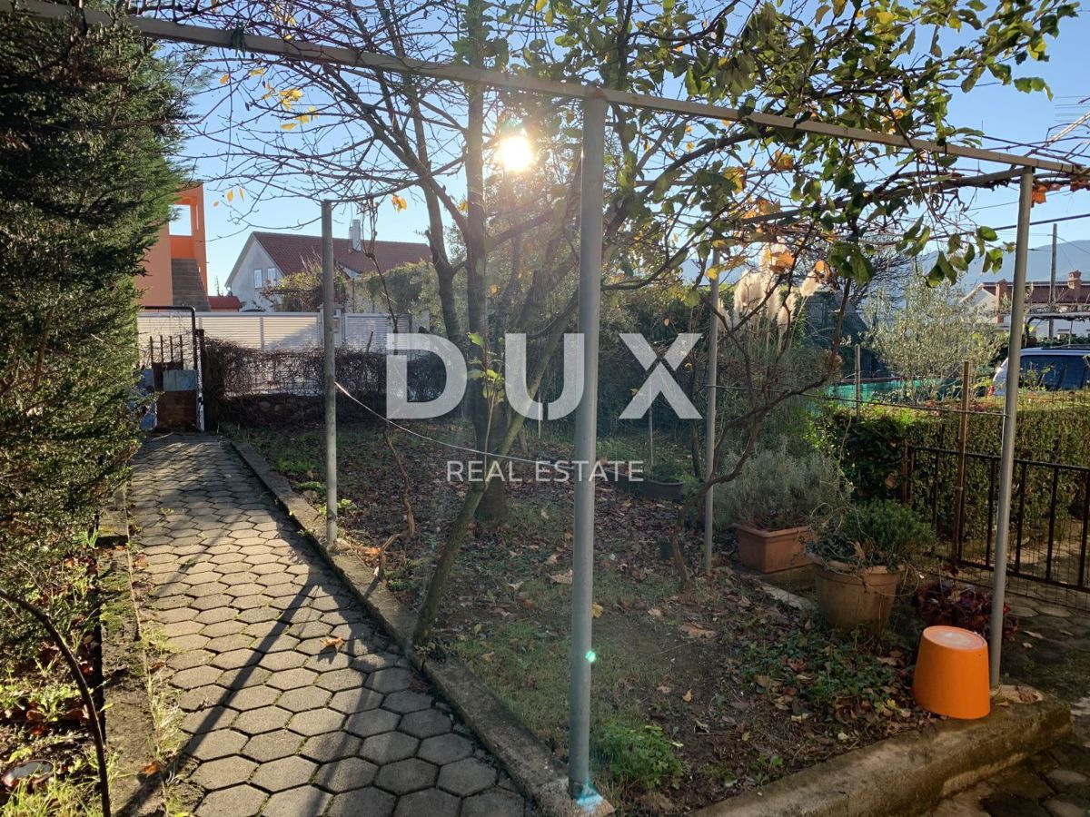 RIJEKA, SRDOČI, CENTRO - casa indipendente con 3 appartamenti + edificio ausiliario + giardino! OPPORTUNITÀ! URGENTE!