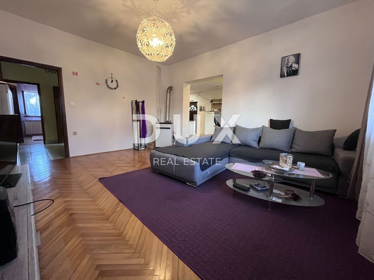 RIJEKA, SRDOČI, CENTRO - casa indipendente con 3 appartamenti + edificio ausiliario + giardino! OPPORTUNITÀ! URGENTE!