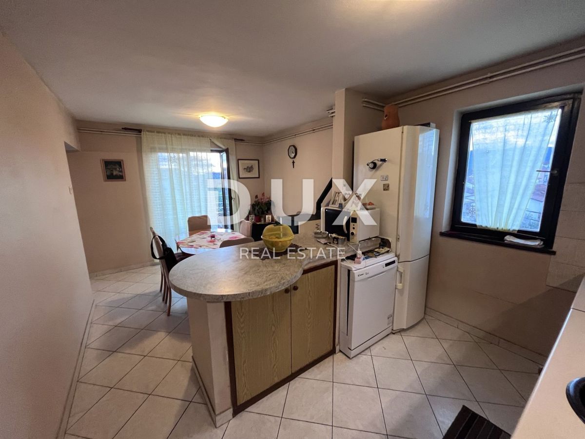 RIJEKA, SRDOČI, CENTRO - casa indipendente con 3 appartamenti + edificio ausiliario + giardino! OPPORTUNITÀ! URGENTE!