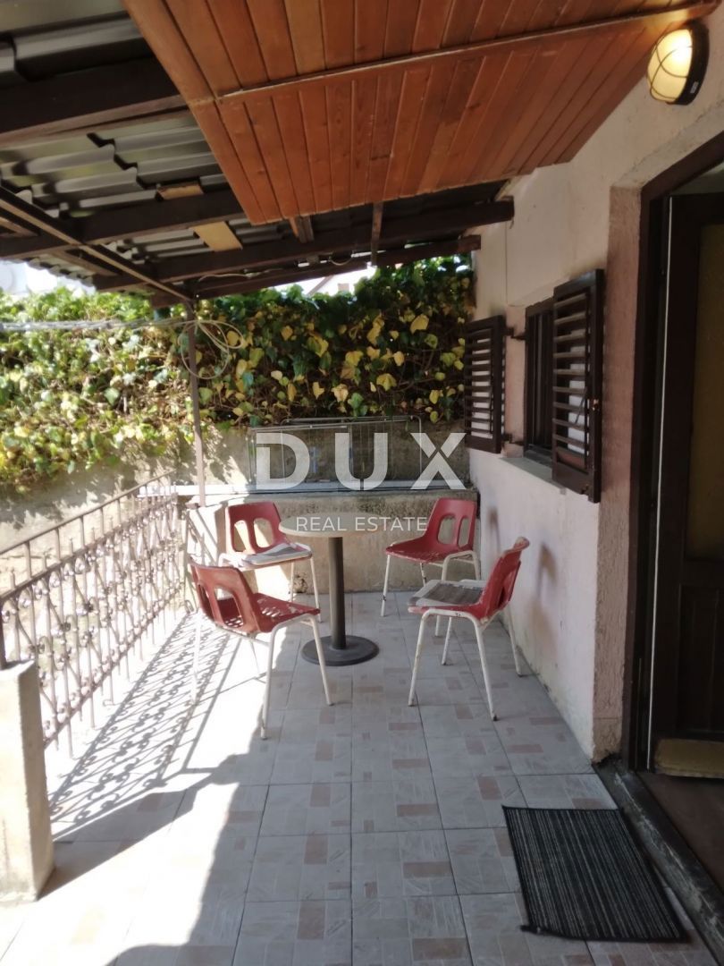 RIJEKA, SRDOČI, CENTRO - casa indipendente con 3 appartamenti + edificio ausiliario + giardino! OPPORTUNITÀ! URGENTE!