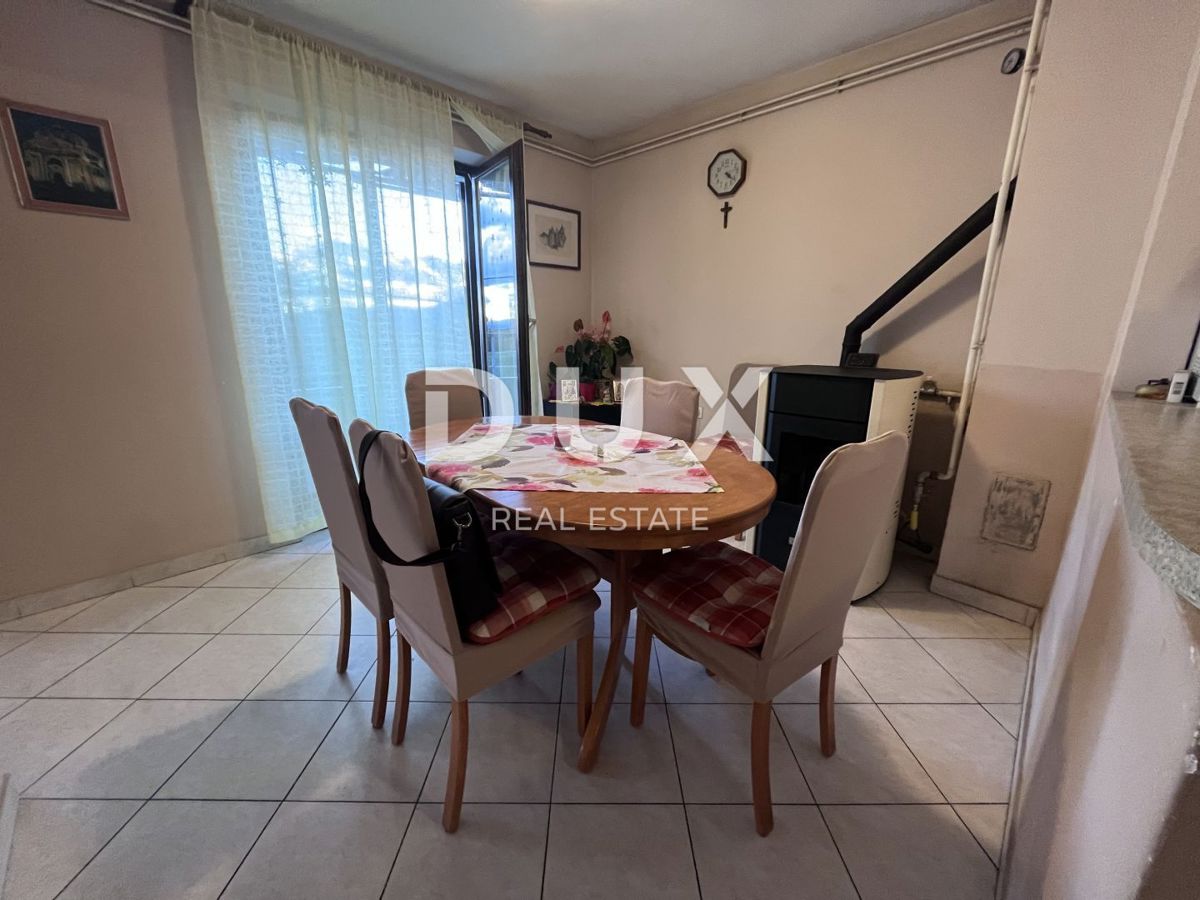 RIJEKA, SRDOČI, CENTRO - casa indipendente con 3 appartamenti + edificio ausiliario + giardino! OPPORTUNITÀ! URGENTE!