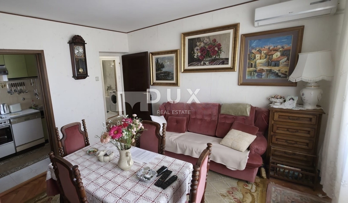 RIJEKA, DONJA VEŽICA – Appartamento ristrutturato con due camere da letto, vista mare e balcone