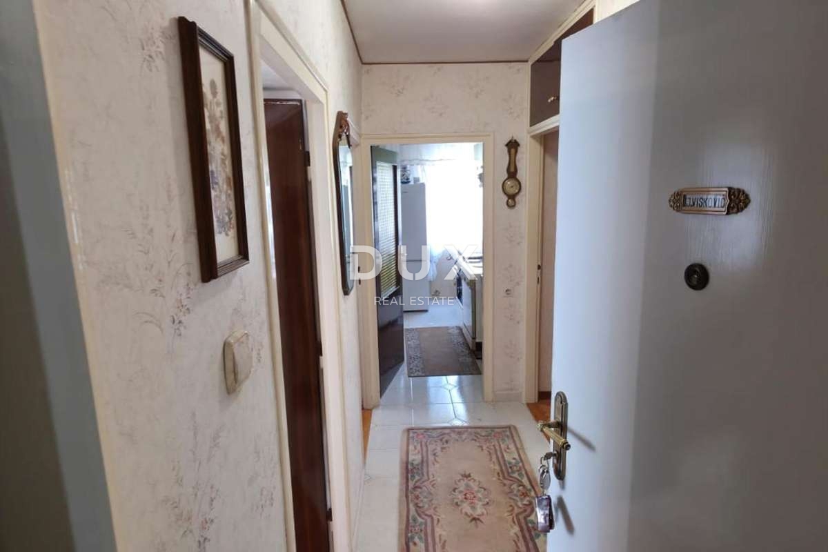 RIJEKA, DONJA VEŽICA – Appartamento ristrutturato con due camere da letto, vista mare e balcone