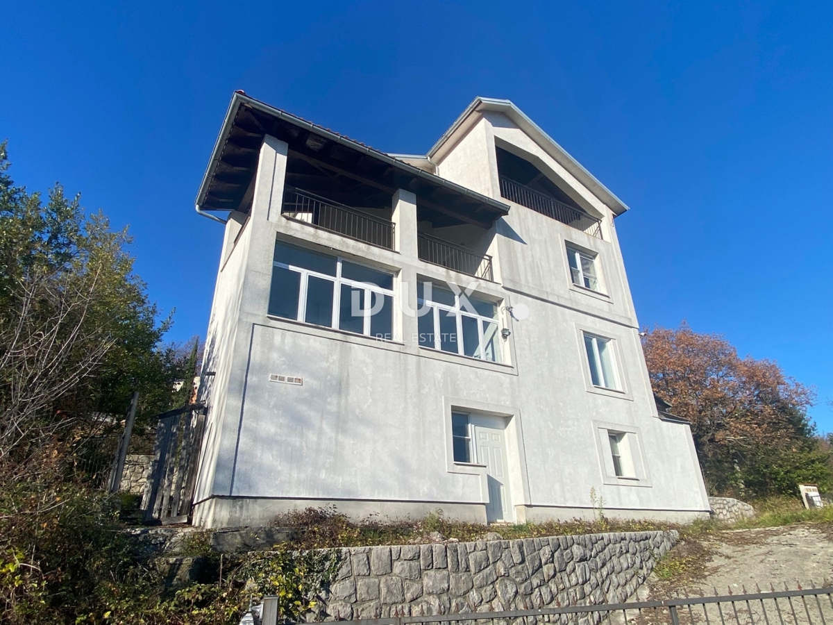 OPATIJA, BREGI - casa indipendente 400 m2 + giardino 826 m2 + 3 garage con vista mare! OCCASIONE!