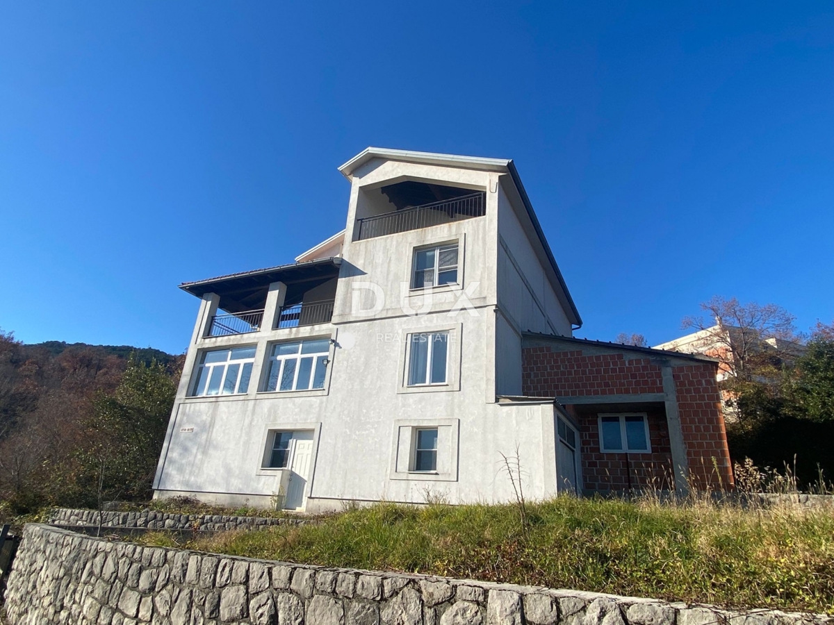 OPATIJA, BREGI - casa indipendente 400 m2 + giardino 826 m2 + 3 garage con vista mare! OCCASIONE!