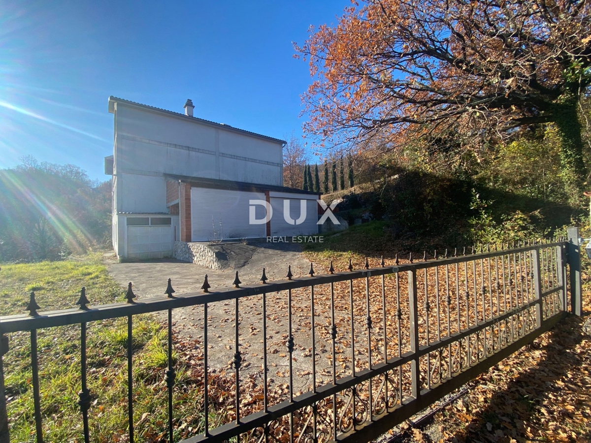 OPATIJA, BREGI - casa indipendente 400 m2 + giardino 826 m2 + 3 garage con vista mare! OCCASIONE!