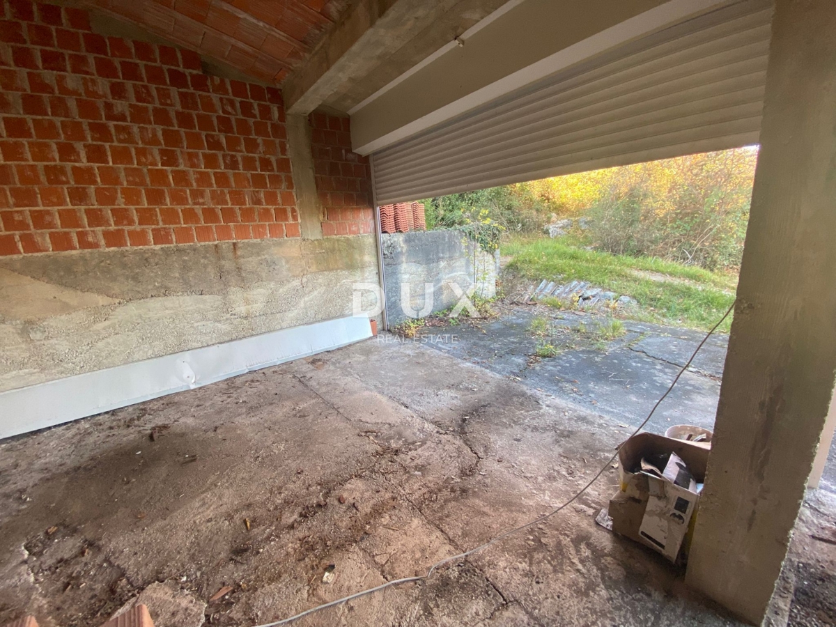 OPATIJA, BREGI - casa indipendente 400 m2 + giardino 826 m2 + 3 garage con vista mare! OCCASIONE!