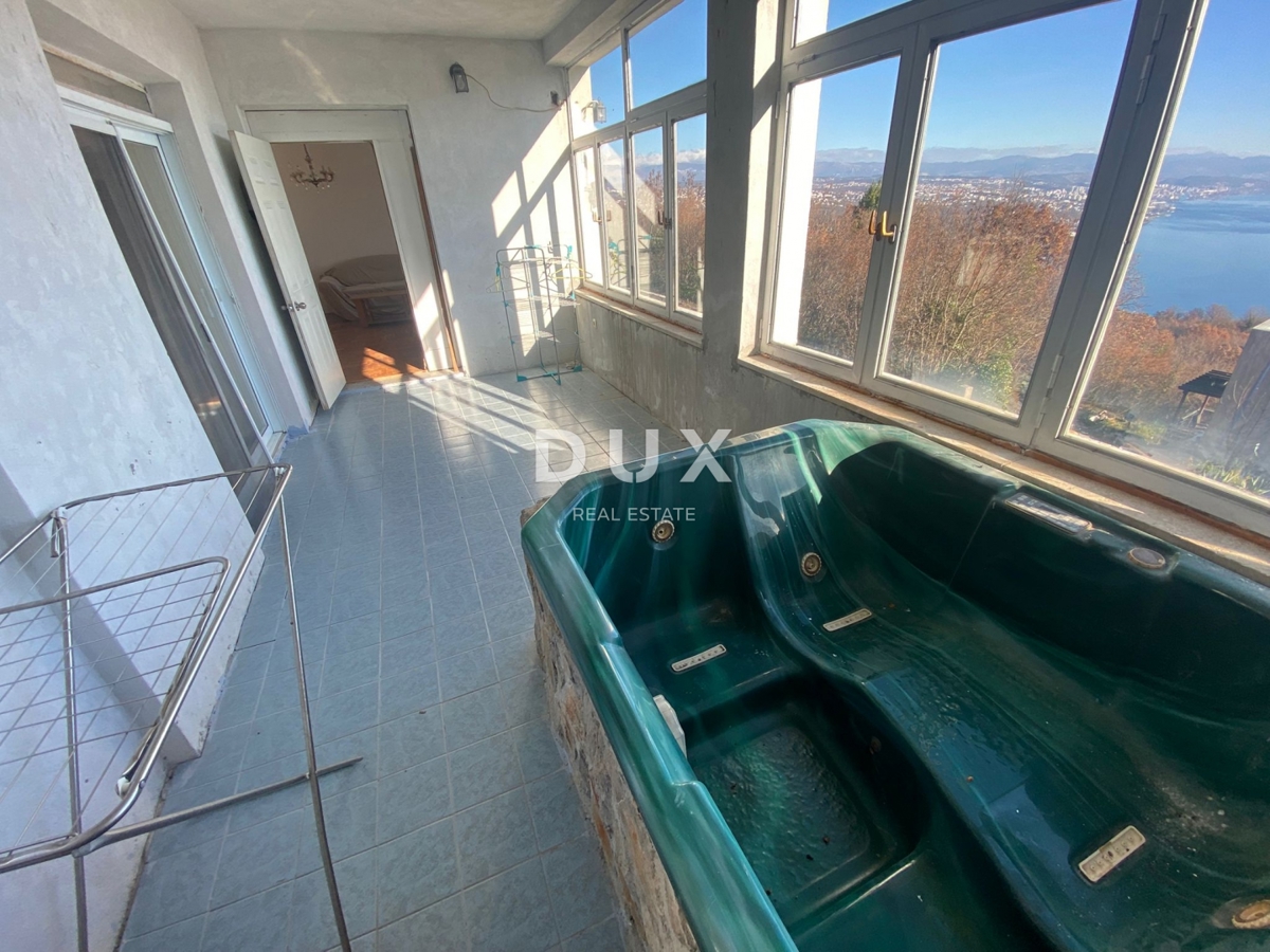 OPATIJA, BREGI - casa indipendente 400 m2 + giardino 826 m2 + 3 garage con vista mare! OCCASIONE!