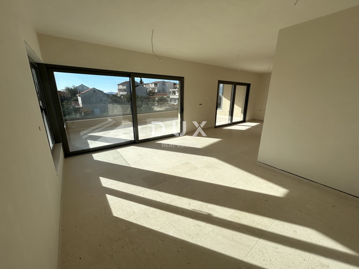 ŠIBENIK, VODICE - Attico di lusso con tre terrazze, ascensore e vista mare!