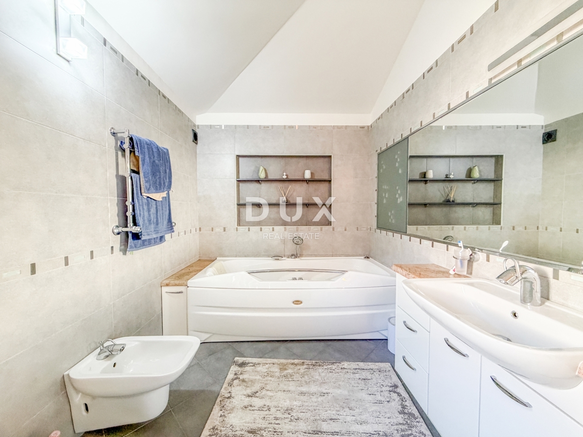 OPATIJA, IČIĆI - attico in una splendida villa sopra il resort Mariott, garage, a 300 metri dalla spiaggia