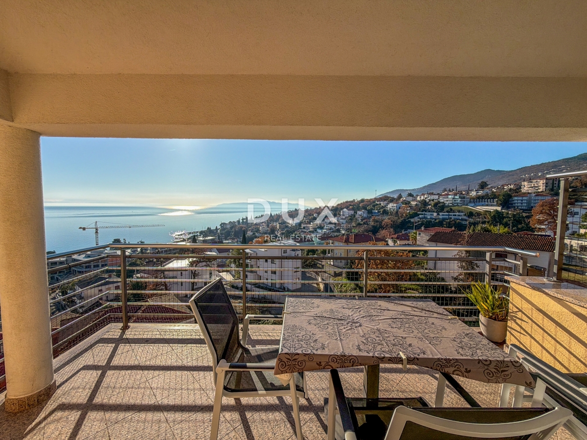 OPATIJA, IČIĆI - attico in una splendida villa sopra il resort Mariott, garage, a 300 metri dalla spiaggia