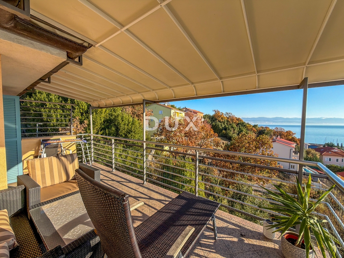 OPATIJA, IČIĆI - attico in una splendida villa sopra il resort Mariott, garage, a 300 metri dalla spiaggia