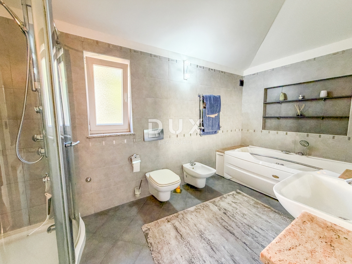 OPATIJA, IČIĆI - attico in una splendida villa sopra il resort Mariott, garage, a 300 metri dalla spiaggia