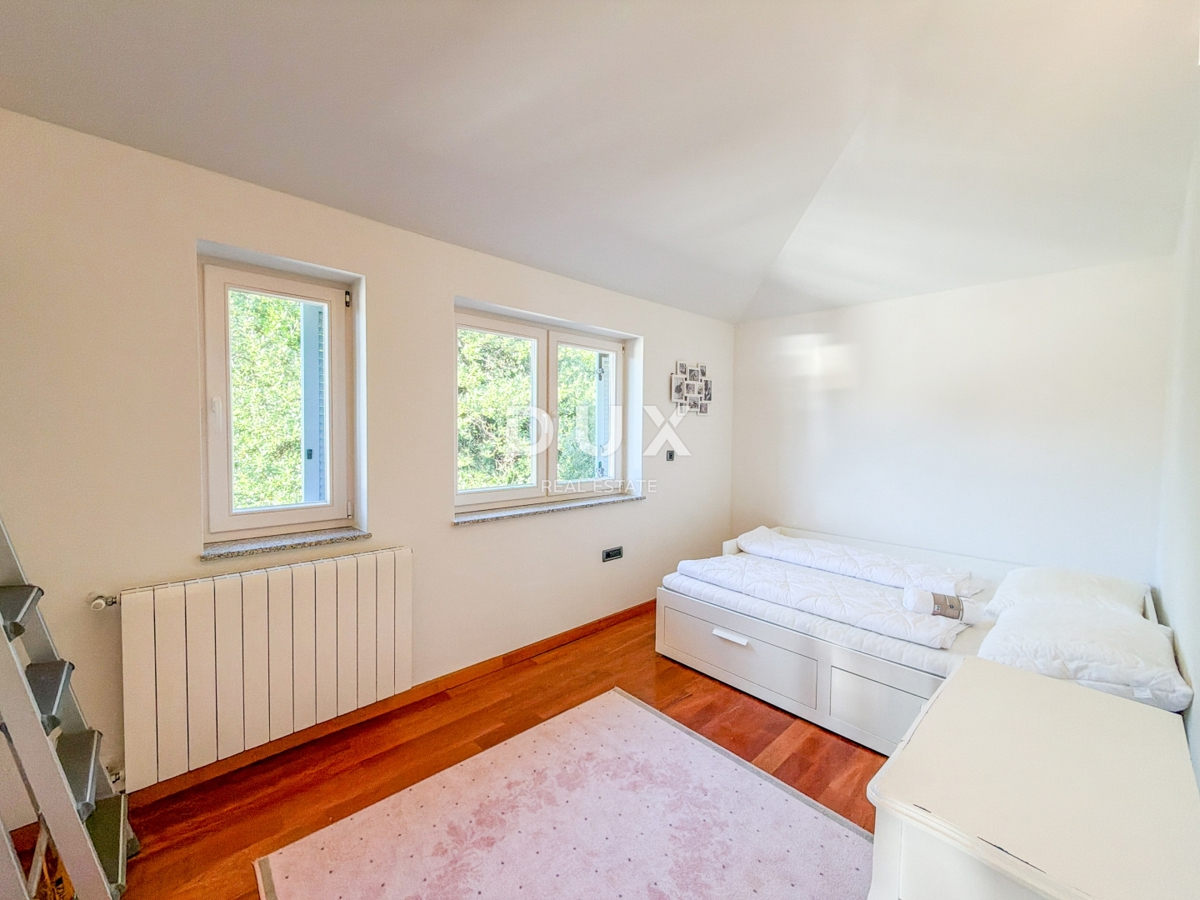 OPATIJA, IČIĆI - attico in una splendida villa sopra il resort Mariott, garage, a 300 metri dalla spiaggia