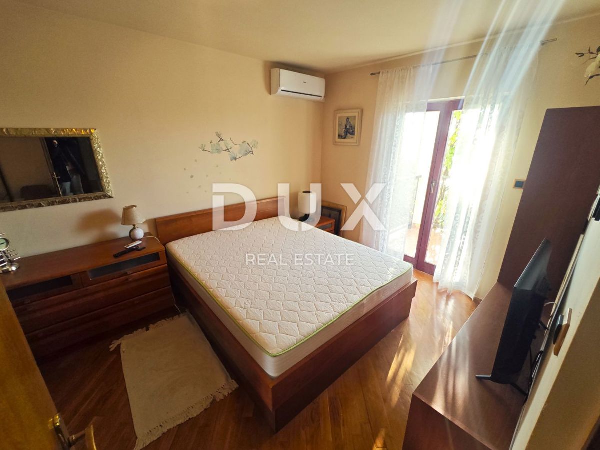 CRIKVENICA - Casa ristrutturata con due appartamenti, vista panoramica!