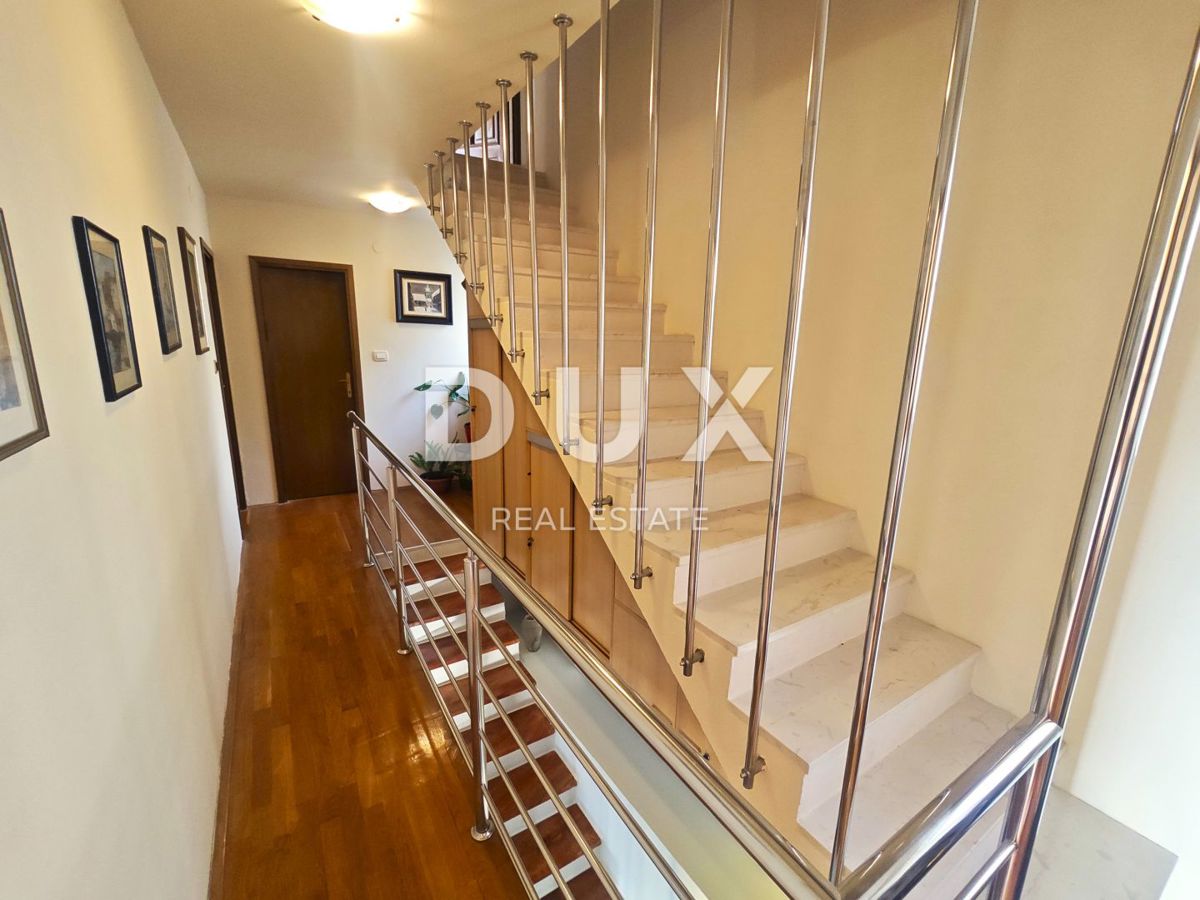 CRIKVENICA - Casa ristrutturata con due appartamenti, vista panoramica!