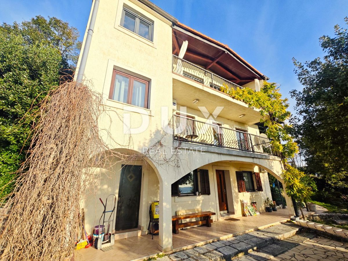 CRIKVENICA - Casa ristrutturata con due appartamenti, vista panoramica!