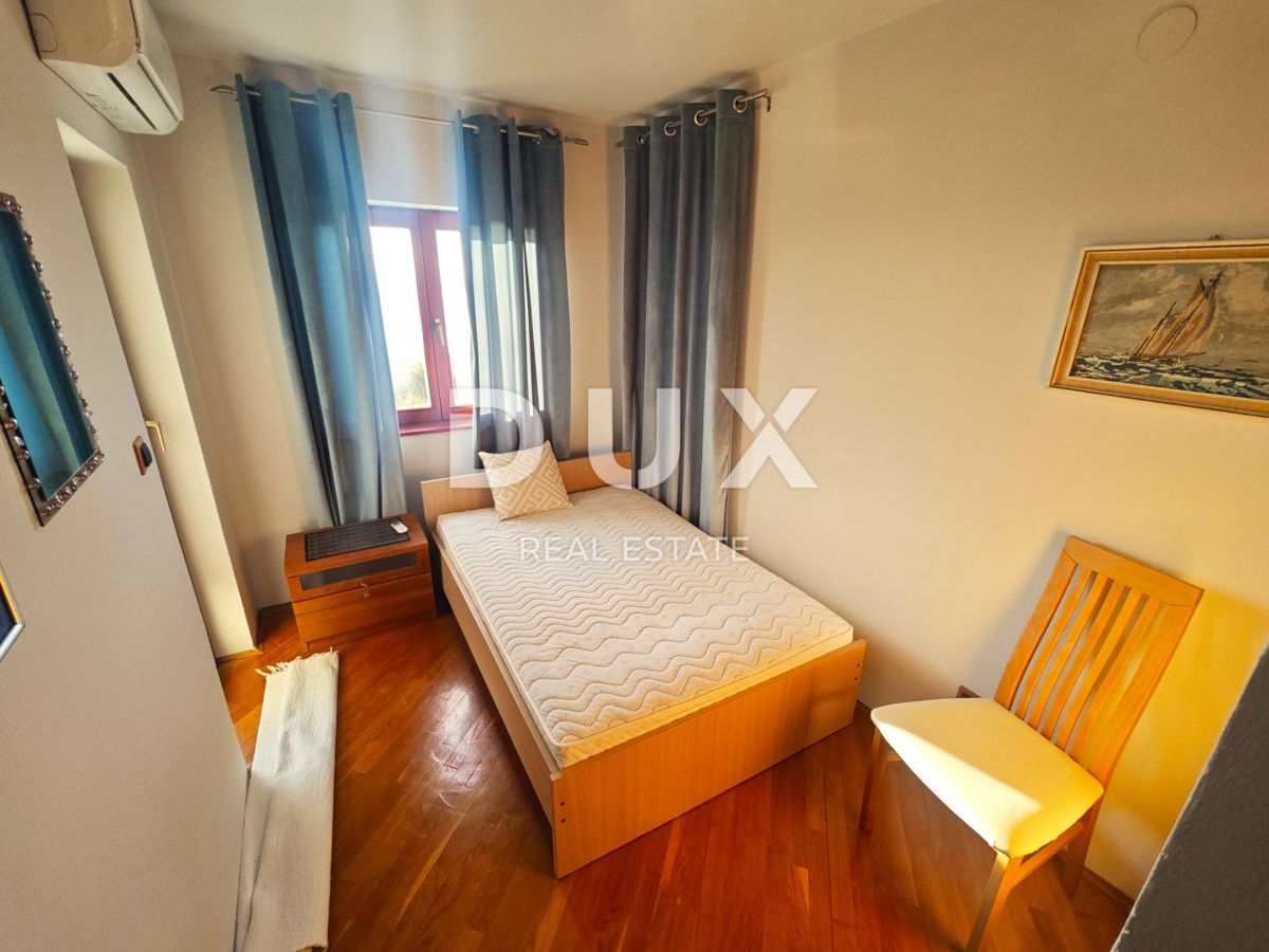 CRIKVENICA - Casa ristrutturata con due appartamenti, vista panoramica!