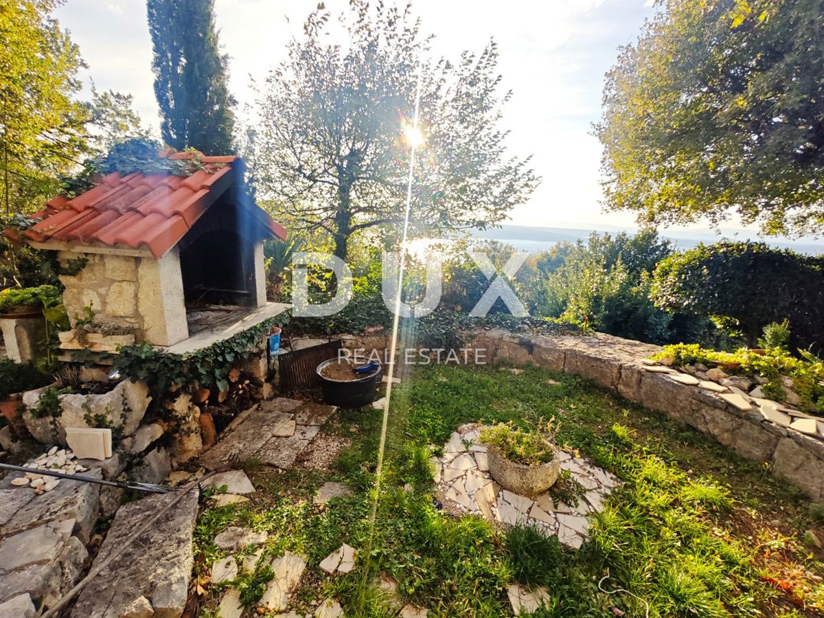 CRIKVENICA - Casa ristrutturata con due appartamenti, vista panoramica!