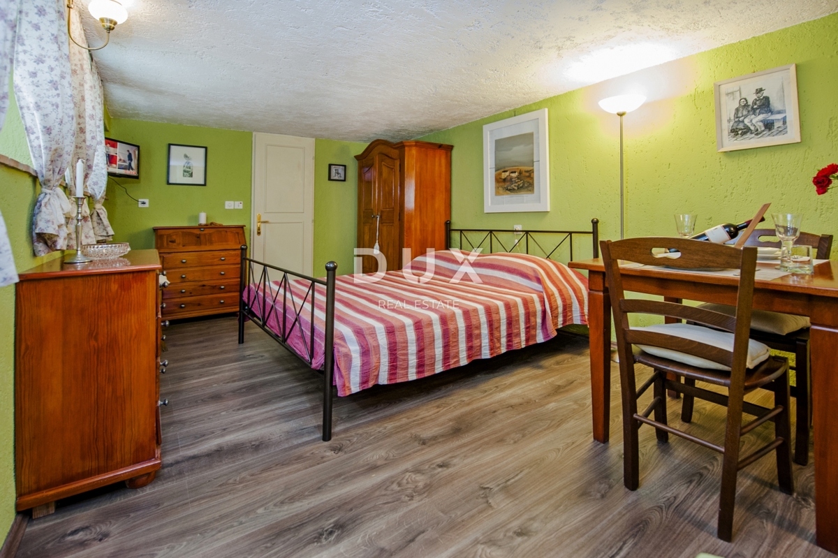 ISTRIA, ROVIGNO - Casa con appartamenti con un bellissimo giardino