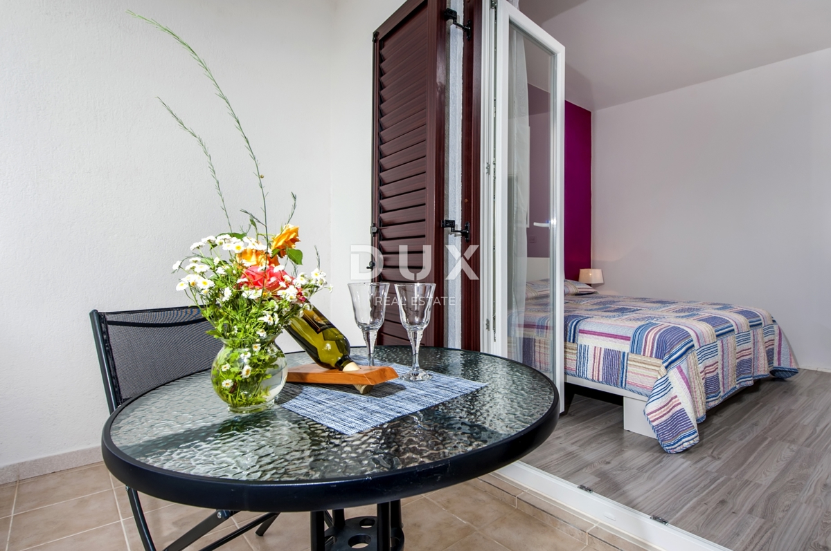 ISTRIA, ROVIGNO - Casa con appartamenti con un bellissimo giardino