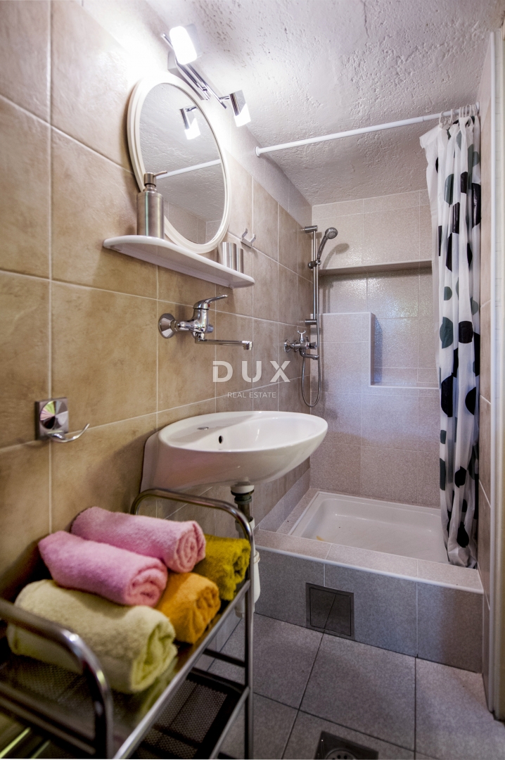 ISTRIA, ROVIGNO - Casa con appartamenti con un bellissimo giardino