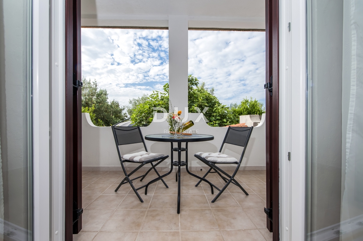 ISTRIA, ROVIGNO - Casa con appartamenti con un bellissimo giardino