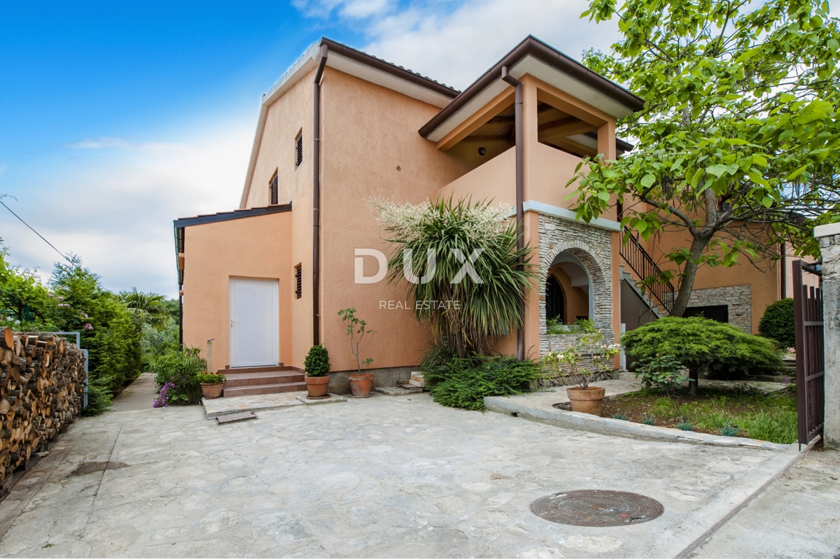 ISTRIA, ROVIGNO - Casa con appartamenti con un bellissimo giardino