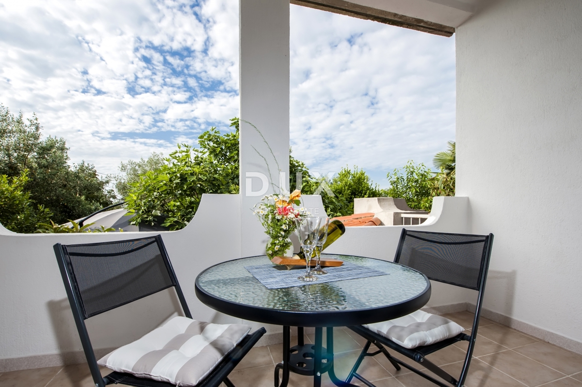 ISTRIA, ROVIGNO - Casa con appartamenti con un bellissimo giardino