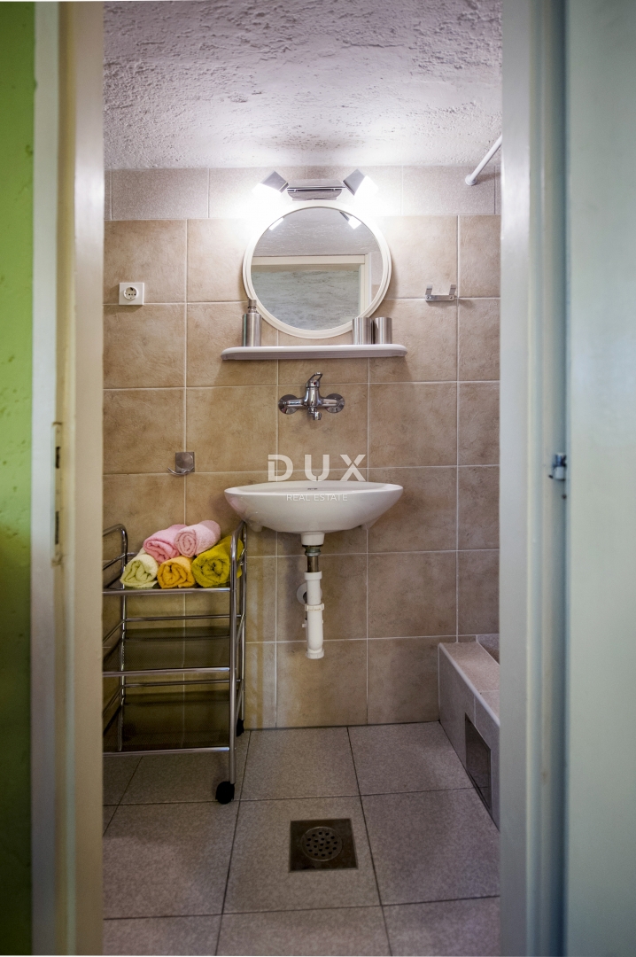 ISTRIA, ROVIGNO - Casa con appartamenti con un bellissimo giardino