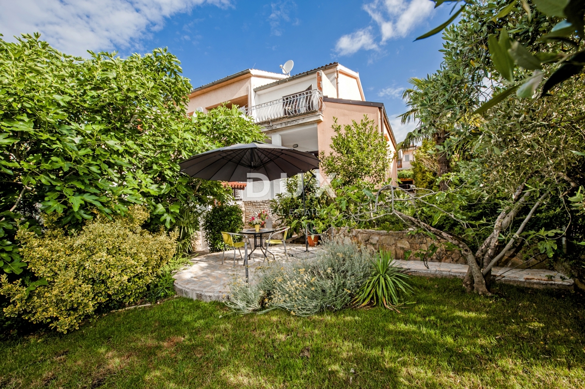 ISTRIA, ROVIGNO - Casa con appartamenti con un bellissimo giardino