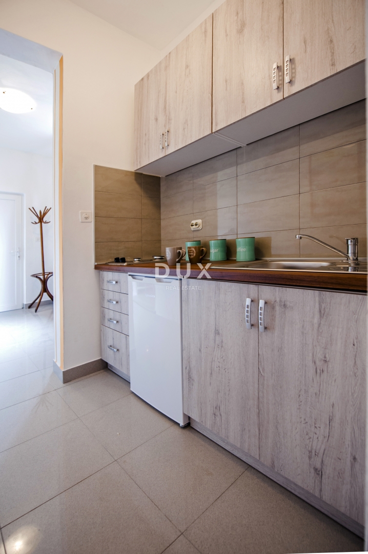 ISTRIA, ROVIGNO - Casa con appartamenti con un bellissimo giardino