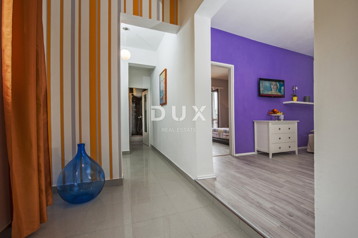 ISTRIA, ROVIGNO - Casa con appartamenti con un bellissimo giardino