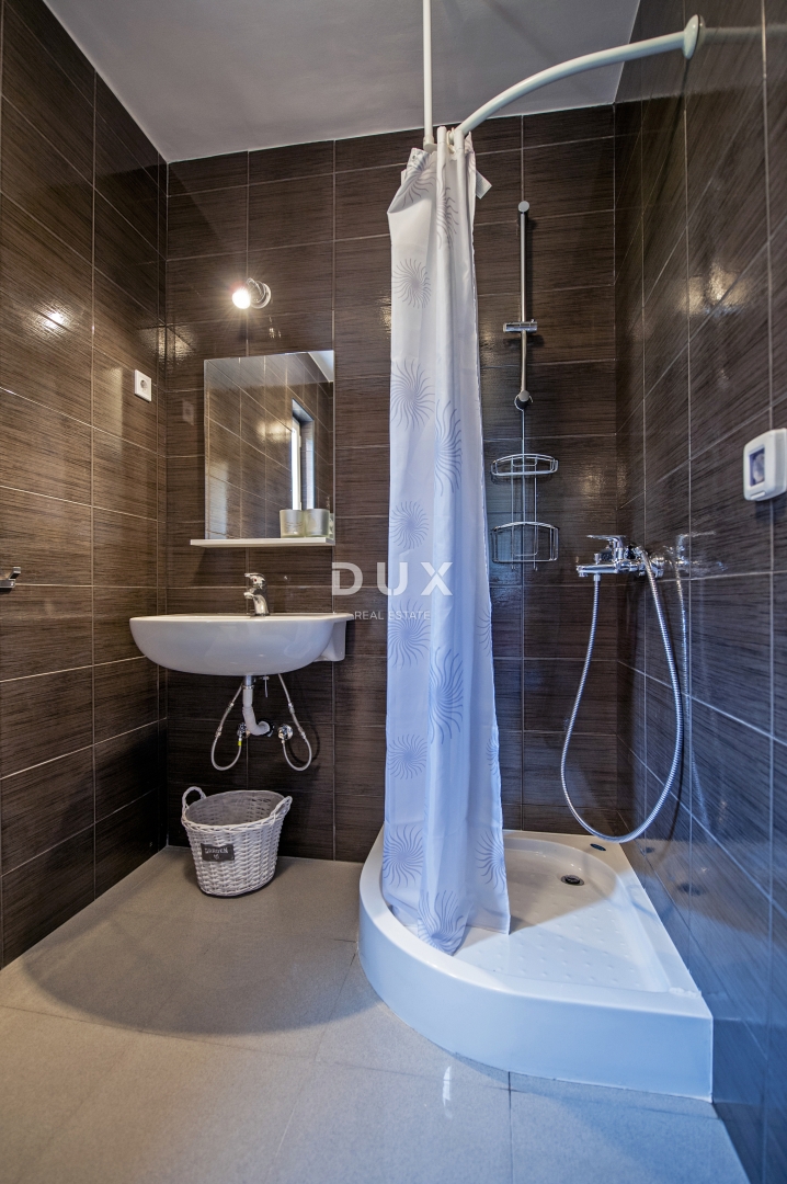 ISTRIA, ROVIGNO - Casa con appartamenti con un bellissimo giardino