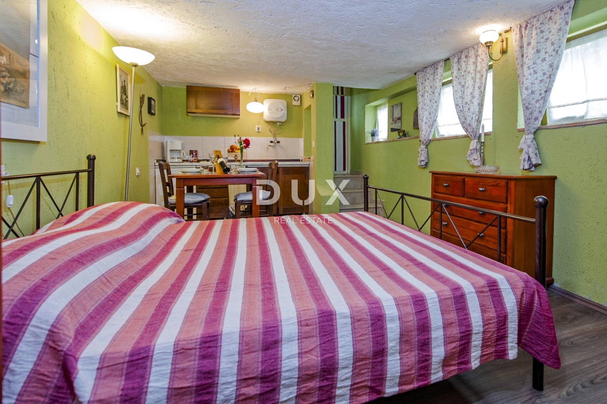 ISTRIA, ROVIGNO - Casa con appartamenti con un bellissimo giardino